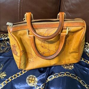 Elegant Alviero Martini Tan Leather Women's Bag size of a speedy 25 preloved